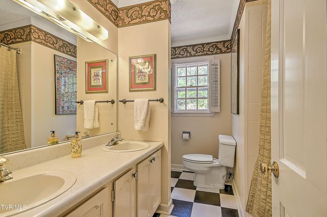 211 Crestwood Drive, Johnson City, TN 37601