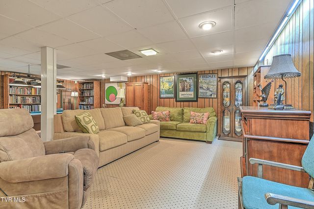 211 Crestwood Drive, Johnson City, TN 37601