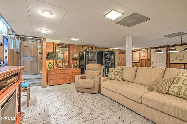 211 Crestwood Drive, Johnson City, TN 37601