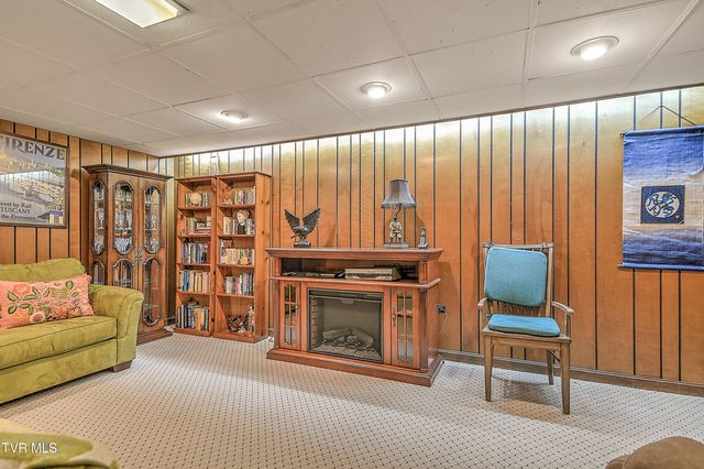 211 Crestwood Drive, Johnson City, TN 37601