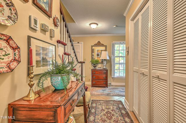 211 Crestwood Drive, Johnson City, TN 37601