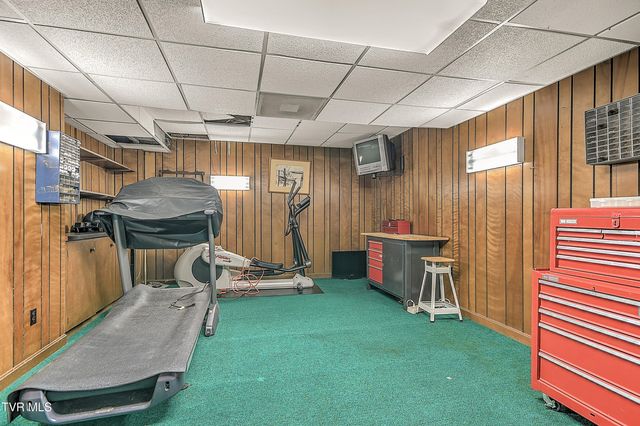 211 Crestwood Drive, Johnson City, TN 37601