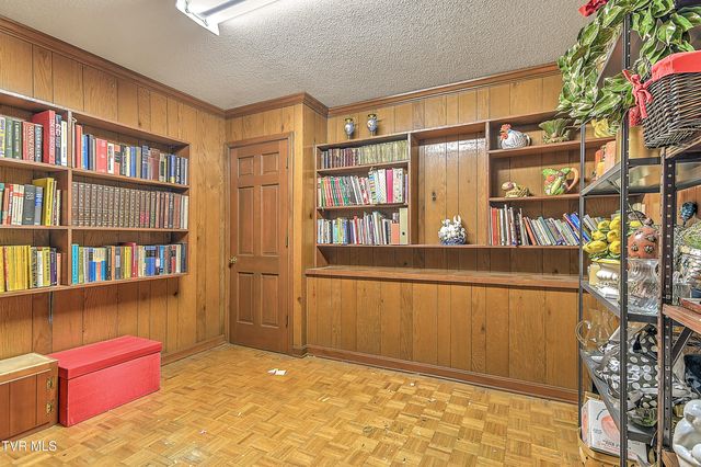 211 Crestwood Drive, Johnson City, TN 37601