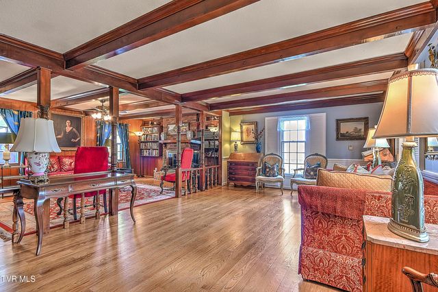 211 Crestwood Drive, Johnson City, TN 37601