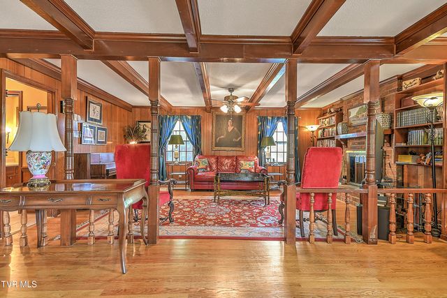 211 Crestwood Drive, Johnson City, TN 37601