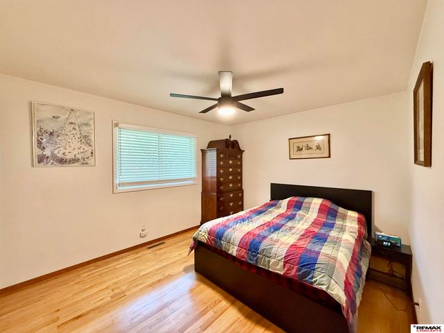 8215 Chestnut Lane, Lincoln, NE 68510