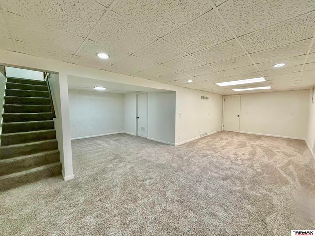 8215 Chestnut Lane, Lincoln, NE 68510