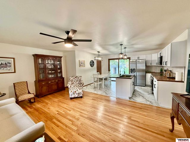 8215 Chestnut Lane, Lincoln, NE 68510