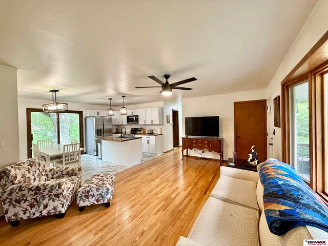 8215 Chestnut Lane, Lincoln, NE 68510