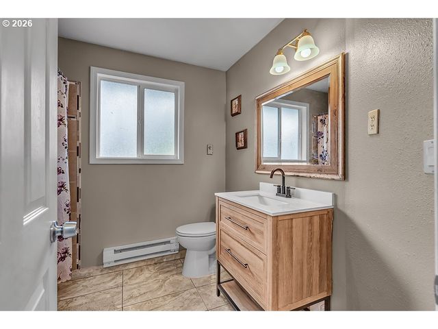 540 LEASURE St, Woodburn, OR 97071