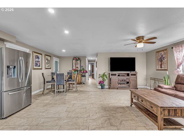 540 LEASURE St, Woodburn, OR 97071