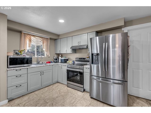 540 LEASURE St, Woodburn, OR 97071