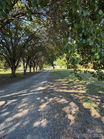 3227 Pleasant Plains Road, Matthews, NC 28105