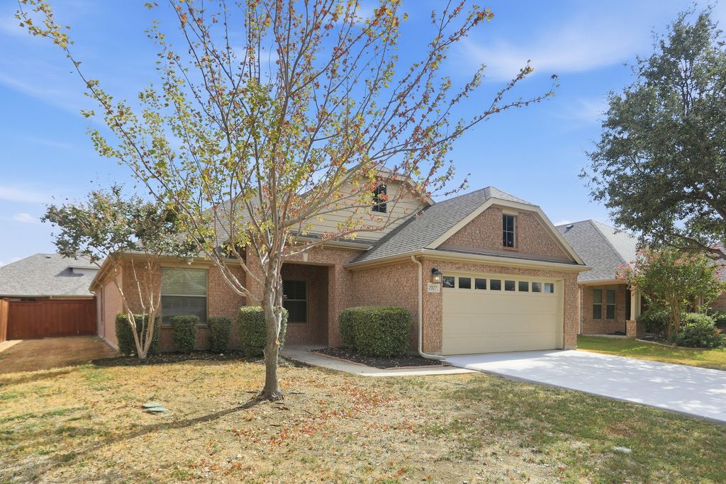 2927 Albares Drive, Grand Prairie, TX 75054 — photo 2