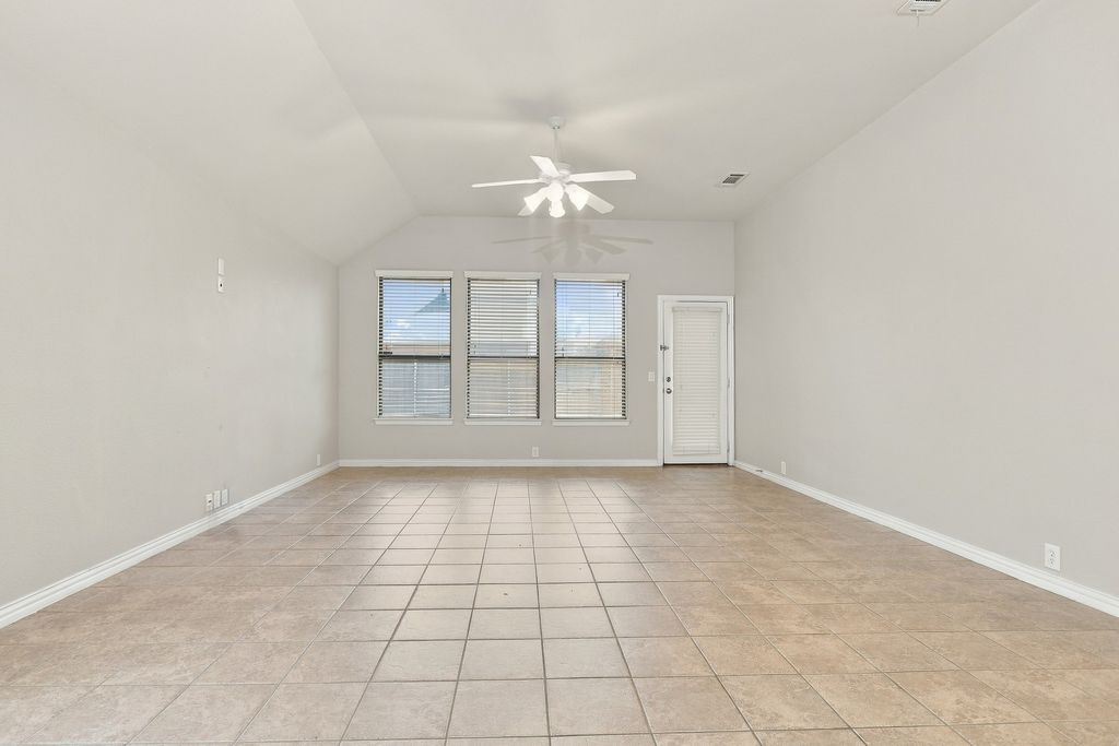2927 Albares Drive, Grand Prairie, TX 75054 — photo 5