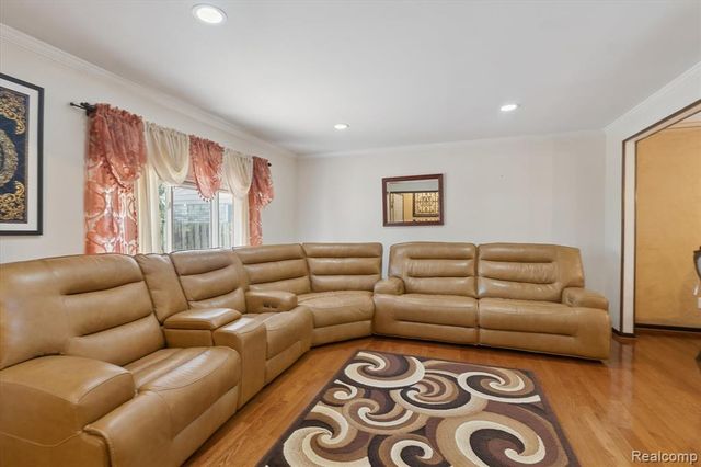 39239 Chantilly Dr Drive, Sterling Heights, MI 48313