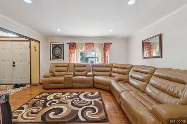 39239 Chantilly Dr Drive, Sterling Heights, MI 48313