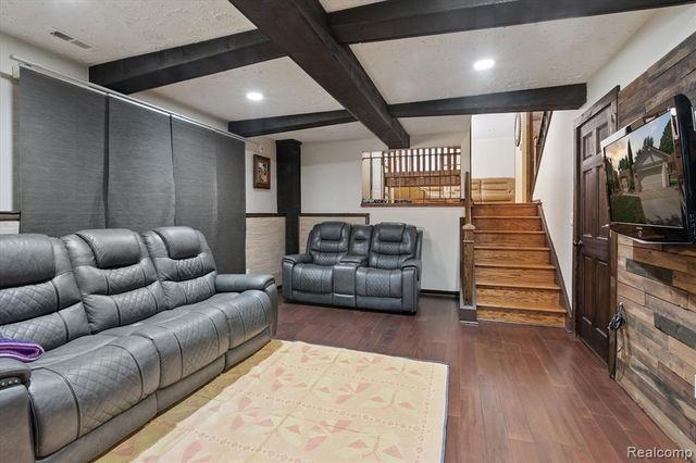 39239 Chantilly Dr Drive, Sterling Heights, MI 48313