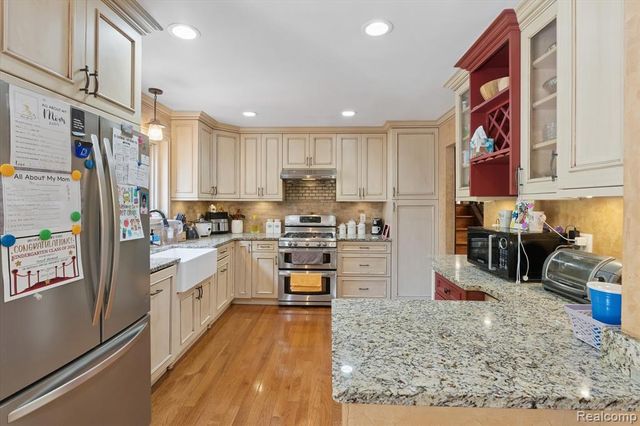 39239 Chantilly Dr Drive, Sterling Heights, MI 48313