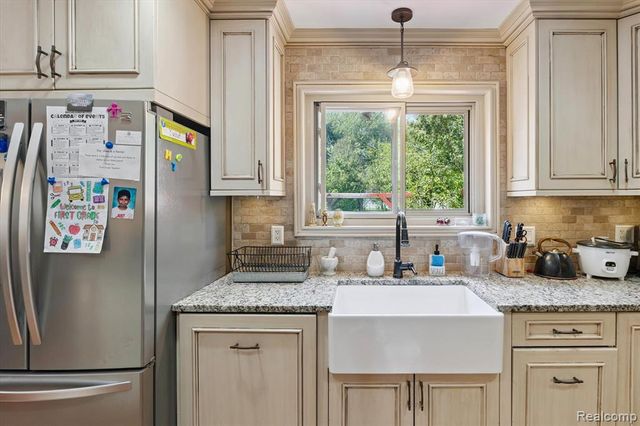 39239 Chantilly Dr Drive, Sterling Heights, MI 48313