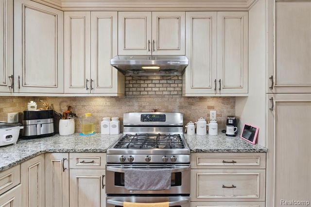 39239 Chantilly Dr Drive, Sterling Heights, MI 48313