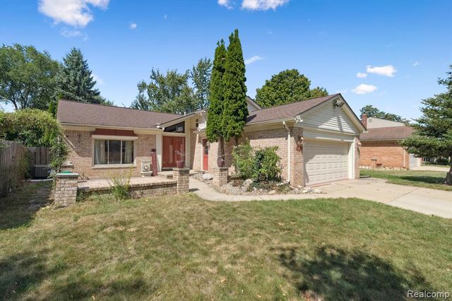 39239 Chantilly Dr Drive, Sterling Heights, MI 48313