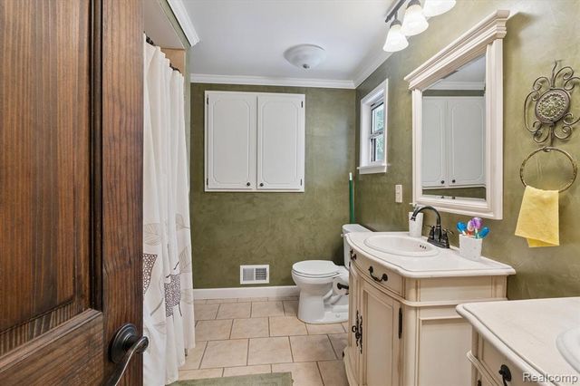 39239 Chantilly Dr Drive, Sterling Heights, MI 48313