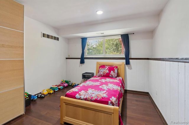 39239 Chantilly Dr Drive, Sterling Heights, MI 48313