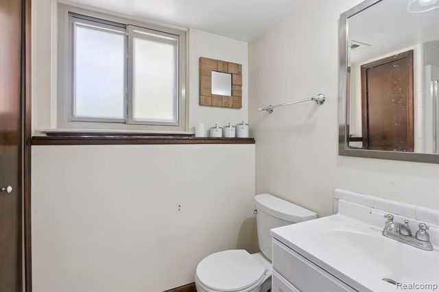 39239 Chantilly Dr Drive, Sterling Heights, MI 48313