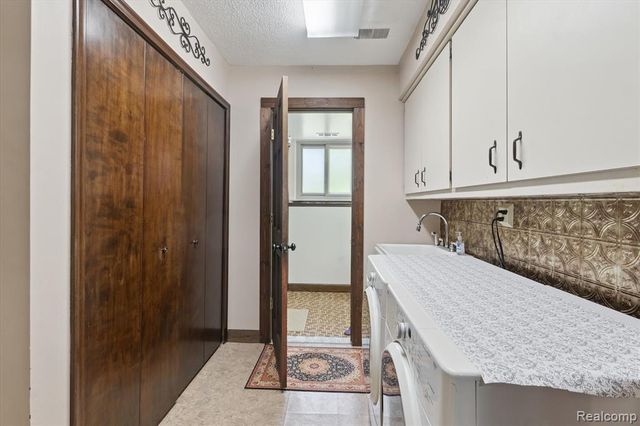 39239 Chantilly Dr Drive, Sterling Heights, MI 48313