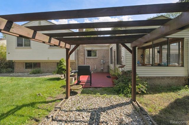 39239 Chantilly Dr Drive, Sterling Heights, MI 48313