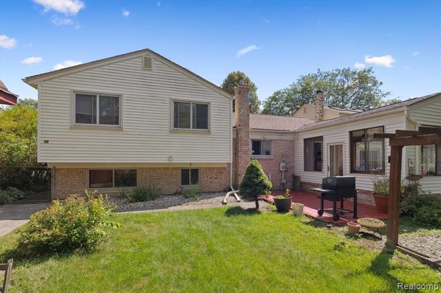 39239 Chantilly Dr Drive, Sterling Heights, MI 48313