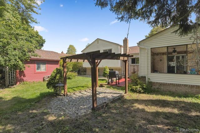 39239 Chantilly Dr Drive, Sterling Heights, MI 48313