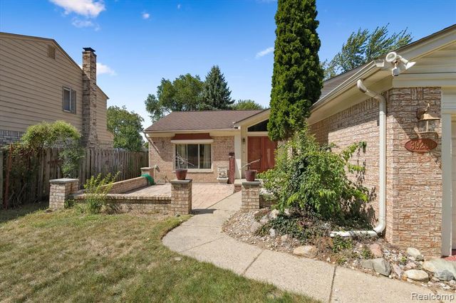 39239 Chantilly Dr Drive, Sterling Heights, MI 48313