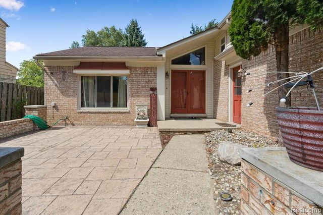 39239 Chantilly Dr Drive, Sterling Heights, MI 48313