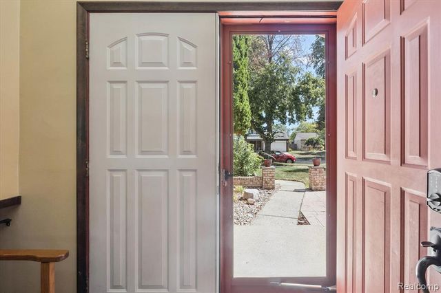 39239 Chantilly Dr Drive, Sterling Heights, MI 48313