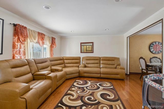 39239 Chantilly Dr Drive, Sterling Heights, MI 48313