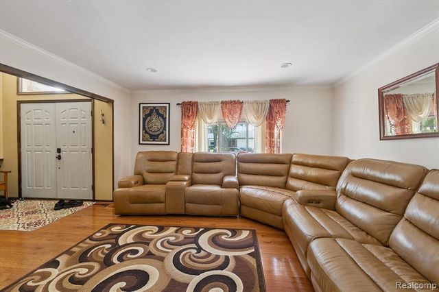 39239 Chantilly Dr Drive, Sterling Heights, MI 48313