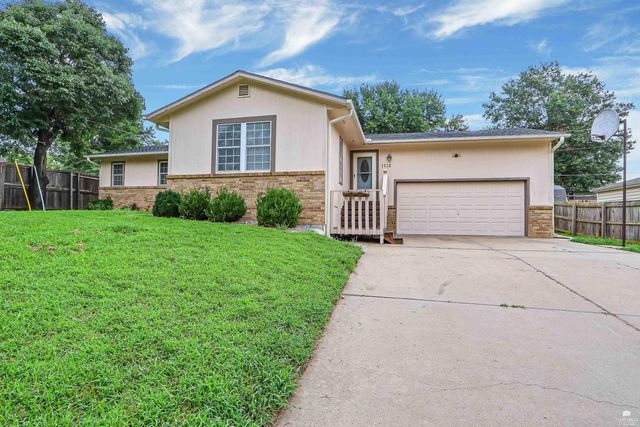 1112 Village Drive, Manhattan, KS 66503