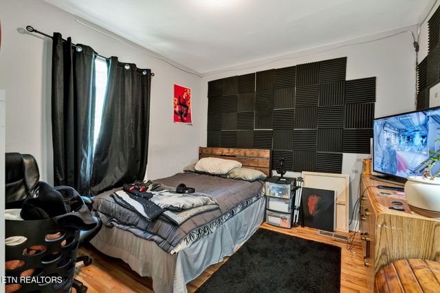 115 Gay St, Athens, TN 37303