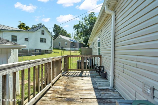 115 Gay St, Athens, TN 37303