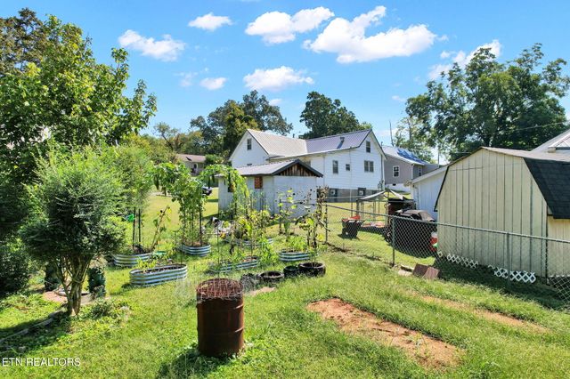 115 Gay St, Athens, TN 37303