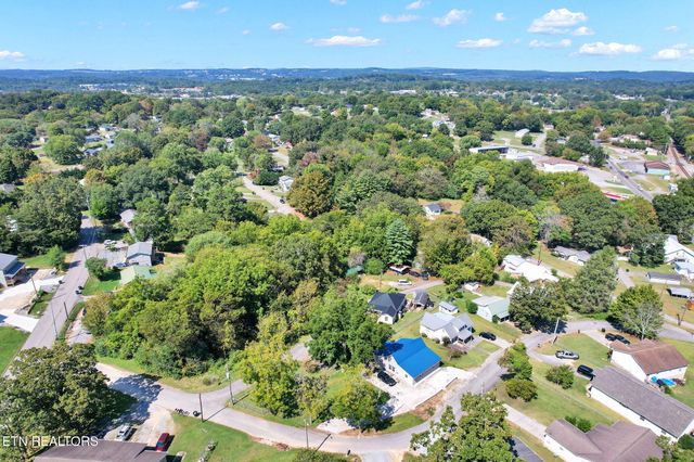 115 Gay St, Athens, TN 37303