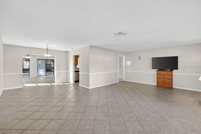 40 S KENTUCKY AVENUE, Umatilla, FL 32784