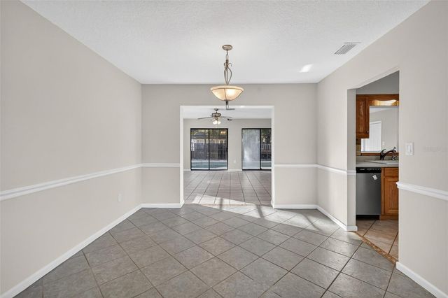 40 S KENTUCKY AVENUE, Umatilla, FL 32784