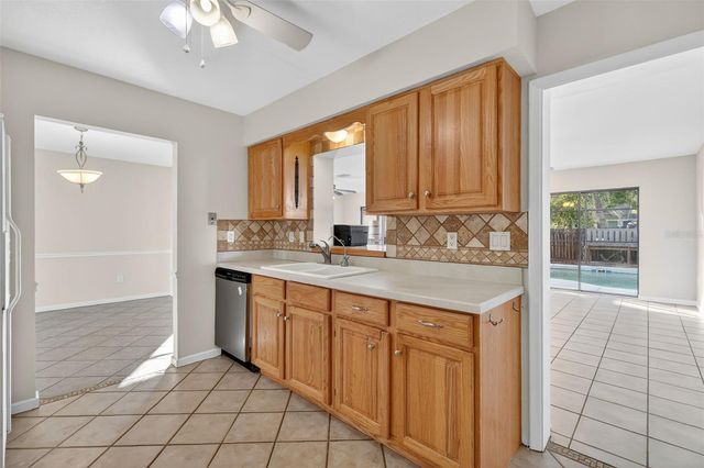 40 S KENTUCKY AVENUE, Umatilla, FL 32784