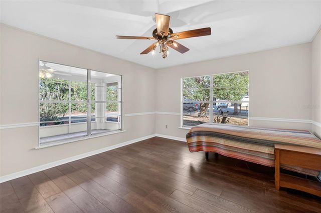 40 S KENTUCKY AVENUE, Umatilla, FL 32784