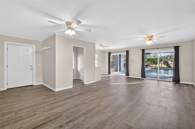 40 S KENTUCKY AVENUE, Umatilla, FL 32784