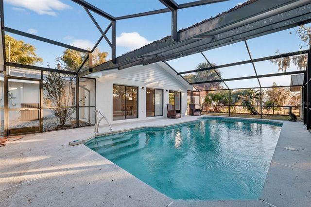 40 S KENTUCKY AVENUE, Umatilla, FL 32784