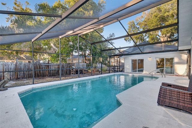 40 S KENTUCKY AVENUE, Umatilla, FL 32784